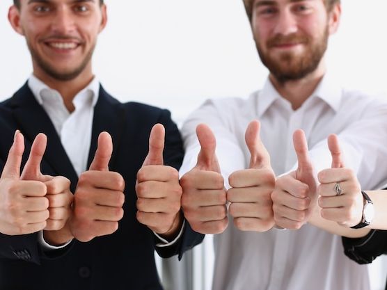 Budowanie zaufania klientów dzięki spójnemu wizerunkowi – klucz do sukcesu marki osobistej