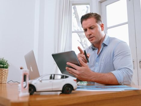10 kroków do profesjonalnej autoprezentacji online: jak zbudować wiarygodny wizerunek w sieci